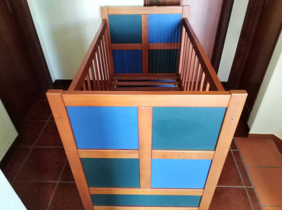 Berço em pinho mel novo