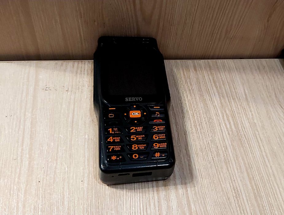 Телефон SERVO F3 4000 мАч 4 сим карты черный с большим дисплеем и каме