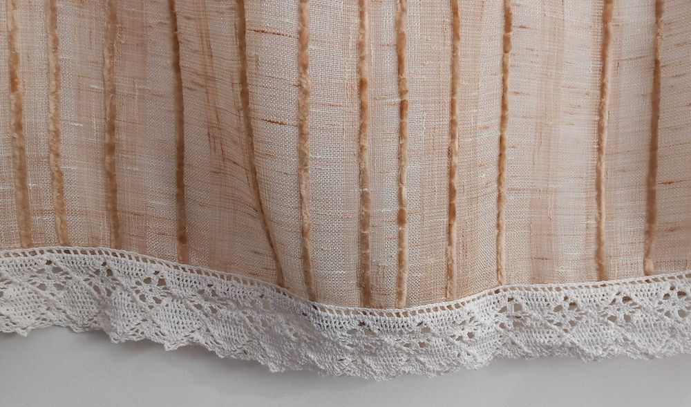Cortina creme com renda
