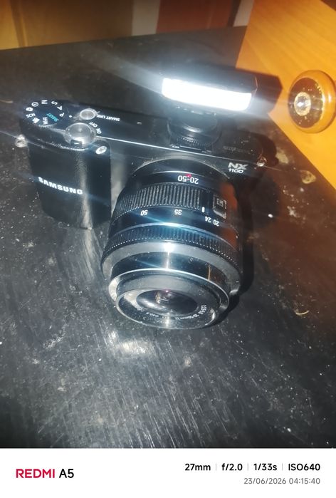 Máquina fotográfica Samsung com carregador e cartão de memória  a trabalhar sem problemas poso incluir um tripé e bolsa