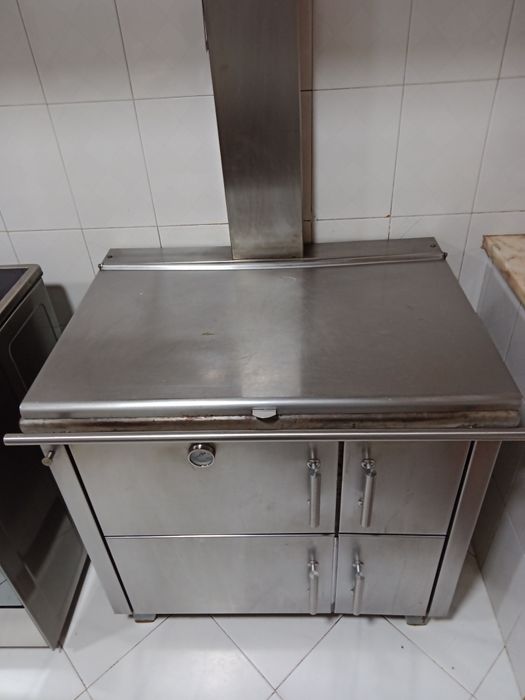 Fogão a lenha em bom estado