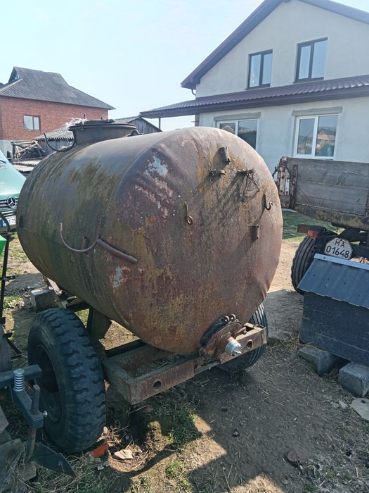 Продам бочку на колесах. Причеп.