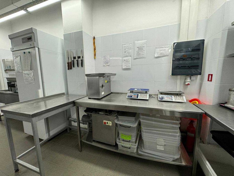 Продаж приміщеня та готового виробництва подуктів харчування