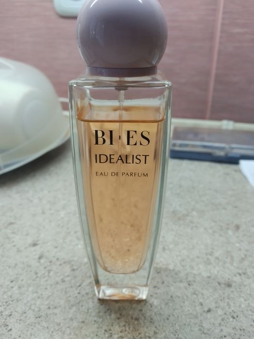 Духи женские.цены разные.почти все полные