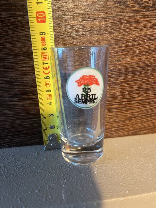 Copo antigo 25 abril