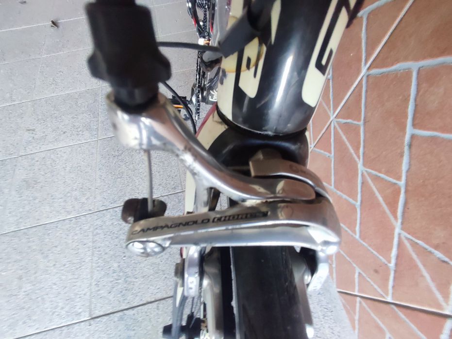 Bicicleta de estrada em carbono GOKA