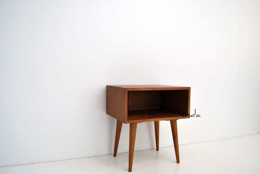 Mesa de Cabeceira ou apoio retro vintage estilo nordico