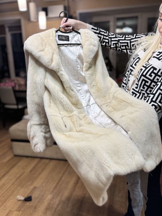 Белая норковая шуба плюшка
