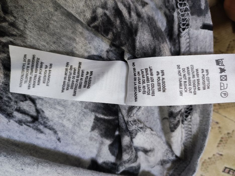 Очень красивое платье с чёрно-белыми розами Primark 122-134 см.