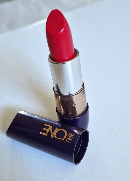 Szminka pomadka do ust The ONE Oriflame odcień Eclectic Pink
Opis:
Wie