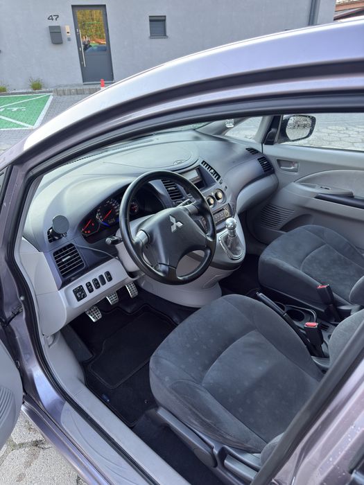 Mitsubibishi Grandis 2.4 maly przebieg