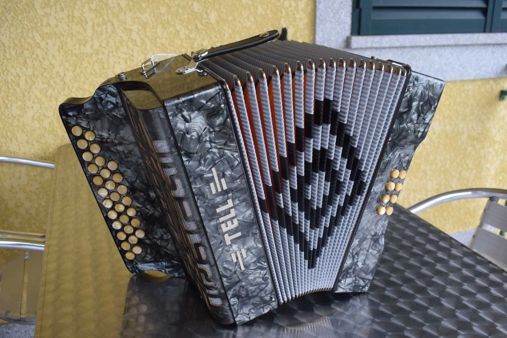 Concertina Tel 3 Voz. Fa# La# Re#