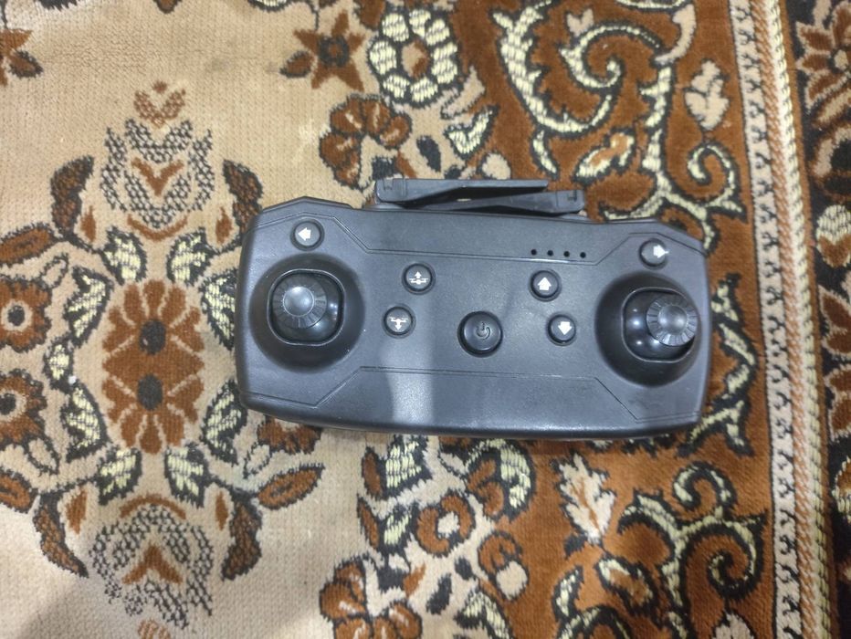 Квадрокоптер дитячий БЕЗ АКУМУЛЯТОРА із камерою Drone E88 PRO — Раді