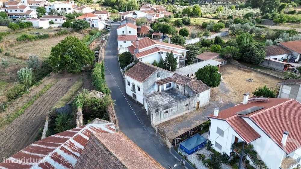 Casa tradicional T3 em Miranda do Corvo de 220,00 m2