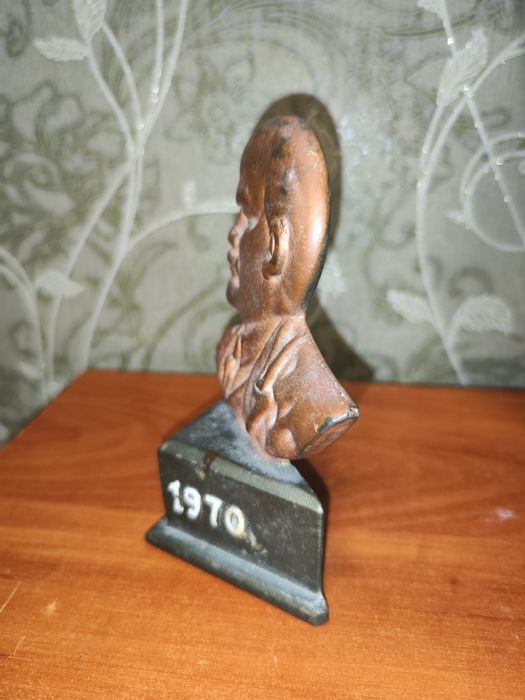 Продам сувенир из бронзы