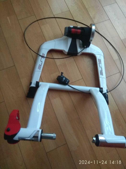 Trenażer pod rower ELITE Qubo Power Mag Smart B+