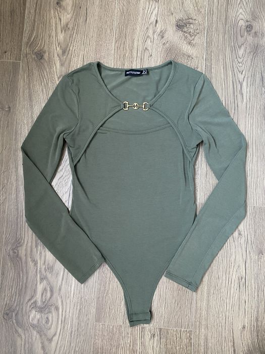 Body khaki, ozdobny dekolt, sprzączka