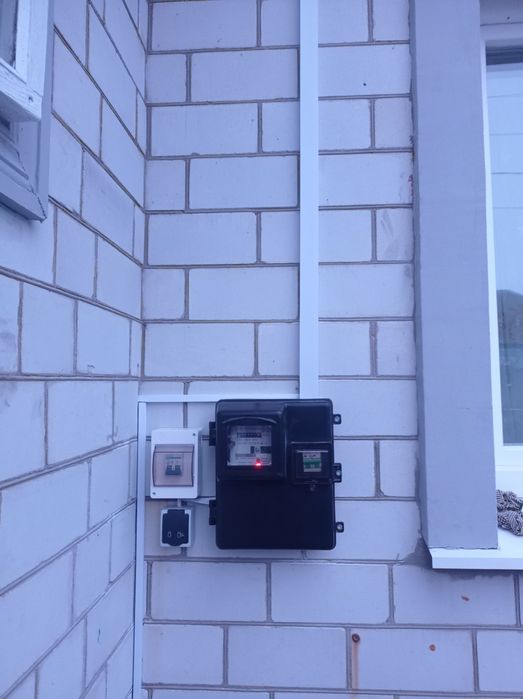 Виконуємо  електромонтажні роботи.