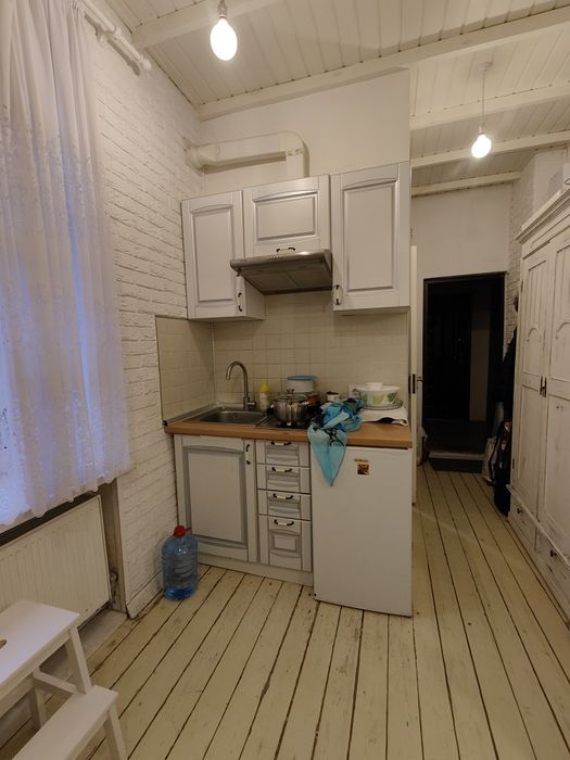 Продам 1 комнатная квартира метро Вокзальная (Южный Вокзал).Недорого!