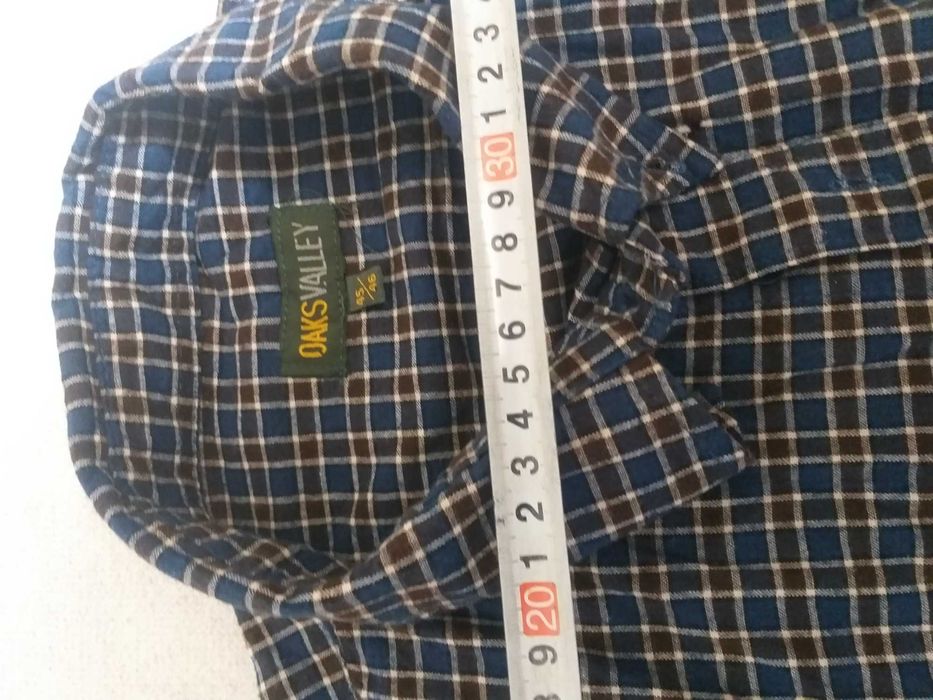 Рубашка в отличном состоянии. Очень практичная.