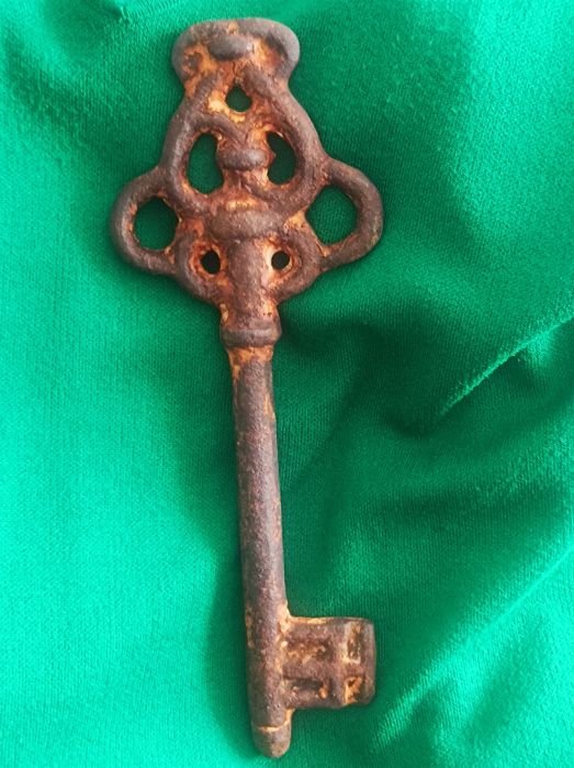 Średniowieczny klucz do starego zamczyska.Antyk 909 g