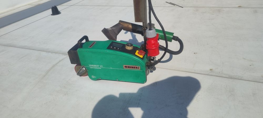 Автоматичний зварювальний апаратдля мембрани leister VARIMAT V2.