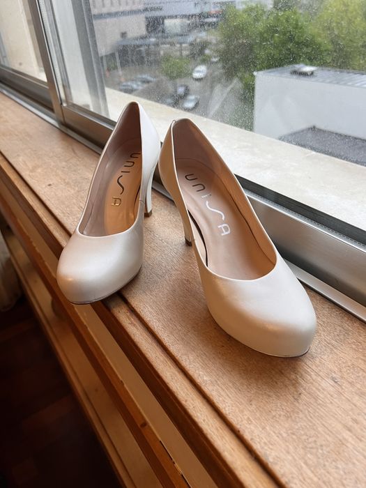 Sapatos Noiva /creme em pele e , sola de couro  Unisa , nunca usados