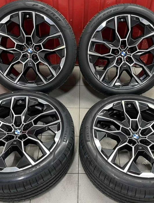 Літній комплект гуми з омологацією Pirelli та дисків R22 на BMW X5 G05 X7 G07