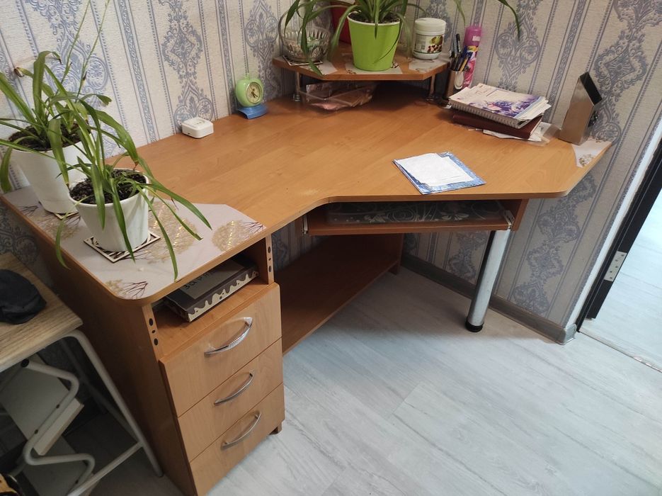 Комп'ютерній стлі для праці та навчання