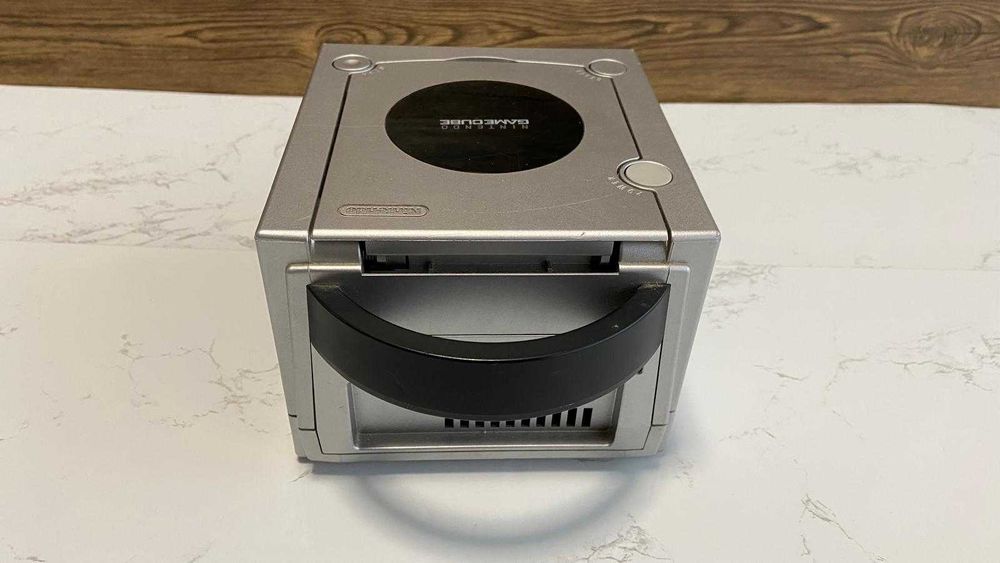 Consola Nintendo GameCube + 3 comandos + acessórios