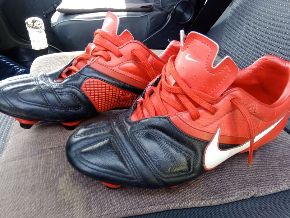 Продам   бутси. .