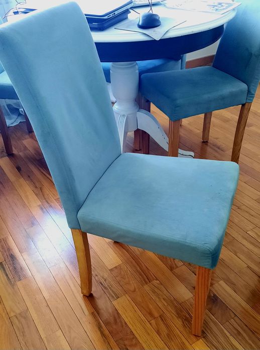 Conjunto de mesa e 4 cadeiras