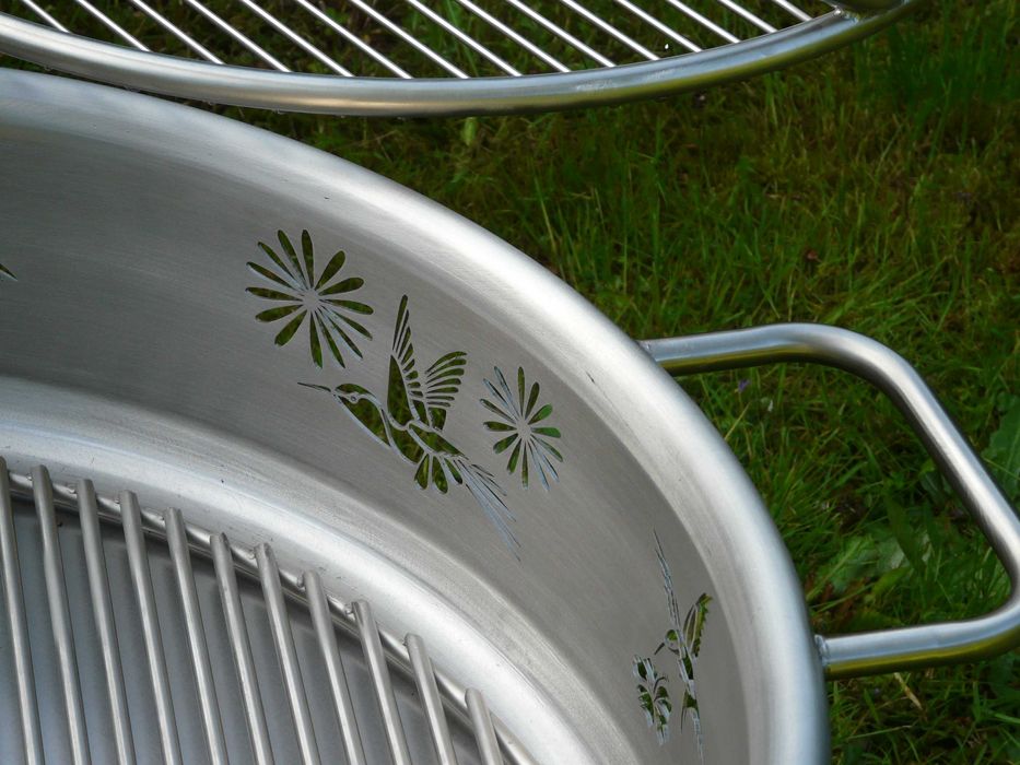 Grill na drewno i węgiel ze stali nierdzewnej