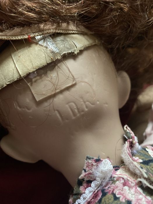 Фарфоровая кукла