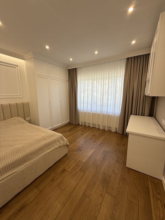 Продаж сучасного котеджу Зубра