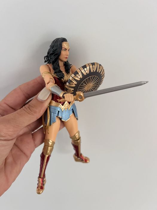 Figura Wonder Woman DC – articulada – completa com caixa