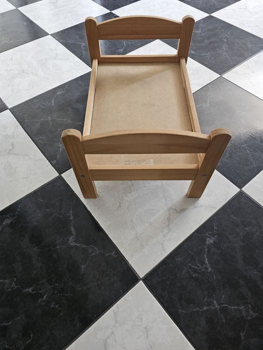 Cama de madeira ikea