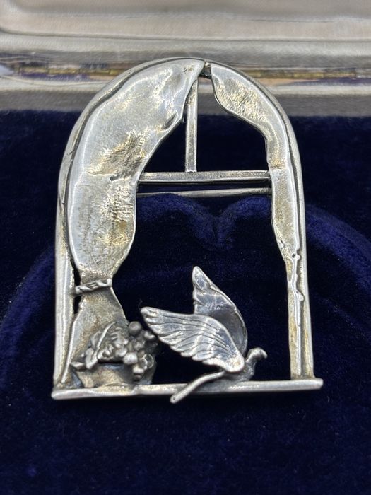 Broszka okienko 2051