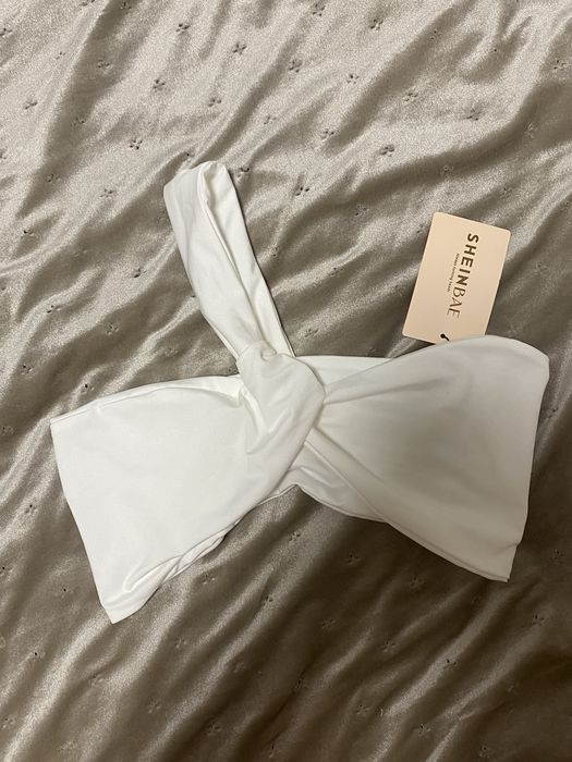 Білий топ бандо новий