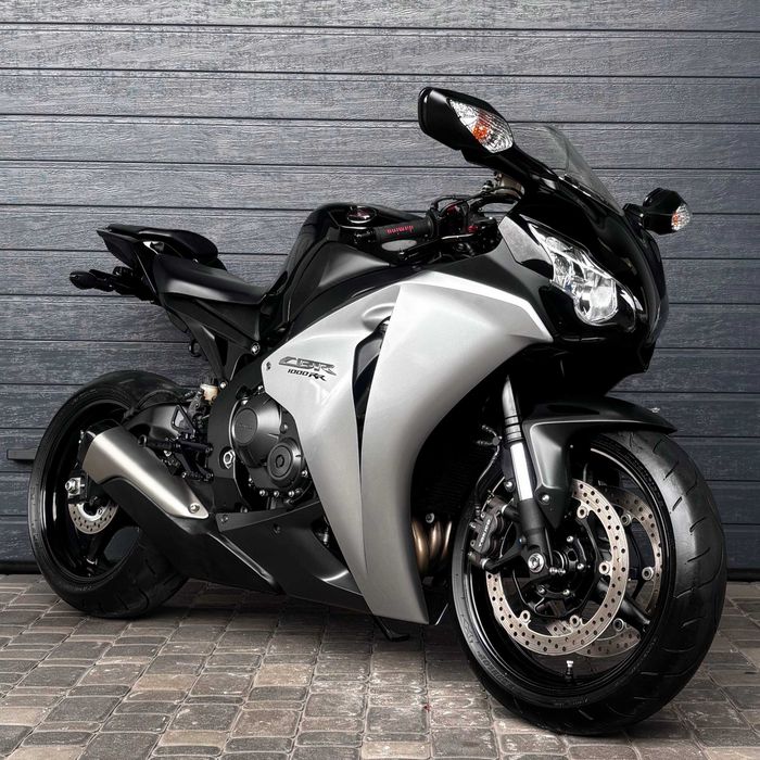 Продам мотоцикл Honda CBR1000RR (0147)