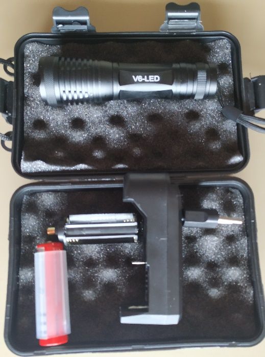 CREE L2 Tactical Flashlight – With Zoom and Carrying Case64750573717891123