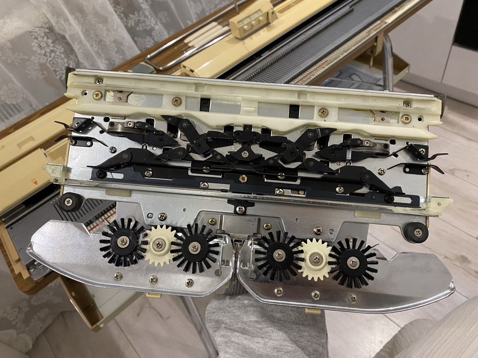 Brother kh830 вʼязальна машина 5-го класу в гарному стані (вязальная)