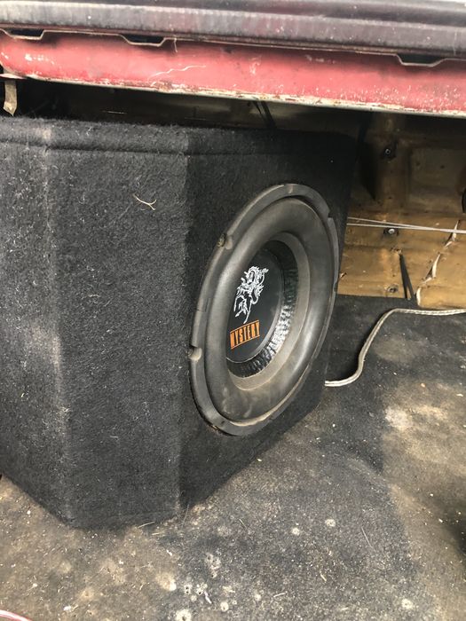 Сабвуфер Mystery торг присуцтвует но без фанатизма