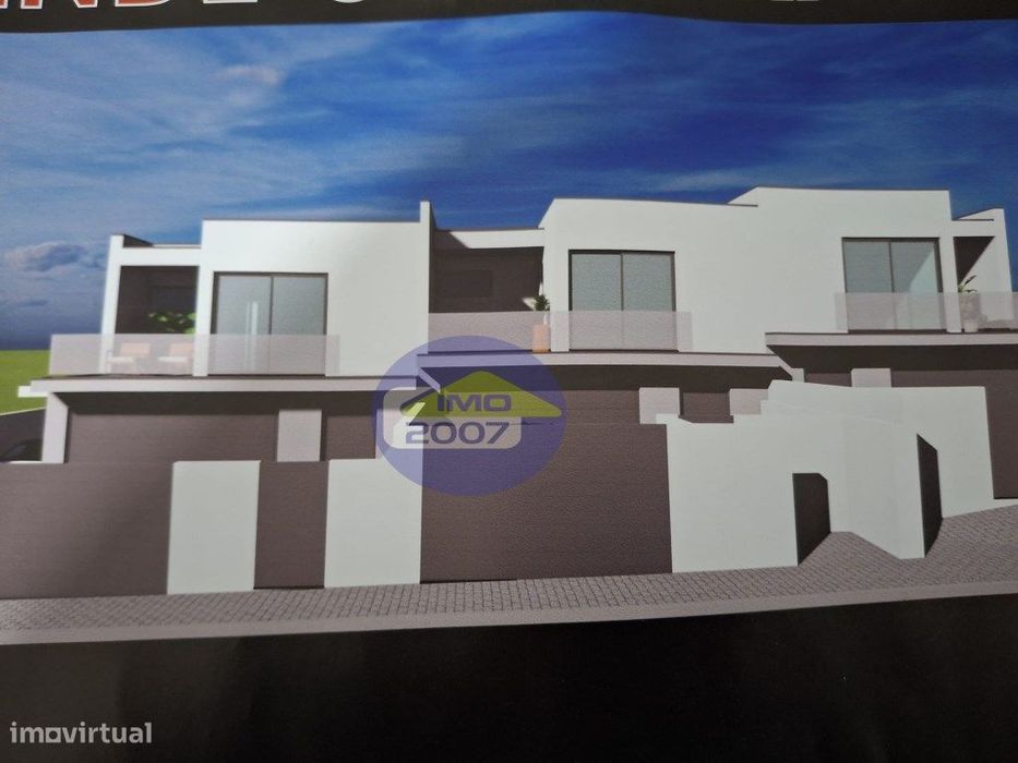 Moradia T3 com terreno em Santa Maria de Lamas