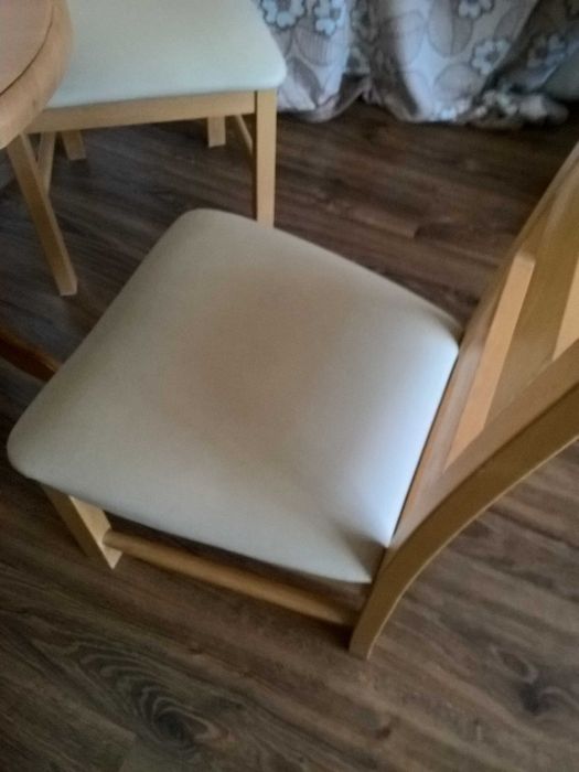 Zestaw stolik plus obniżone  krzesełka