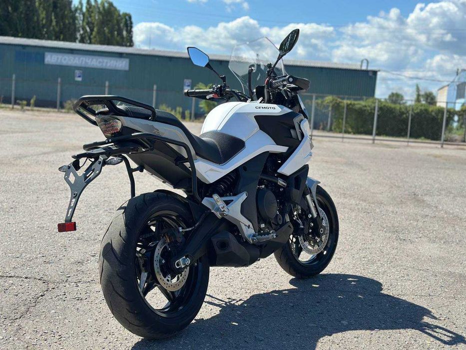 Мотоцикл CFMOTO 700MT