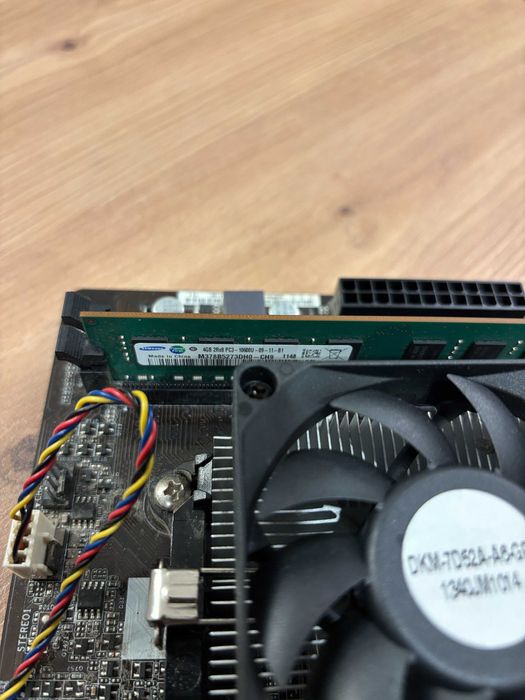 Płyta główna Asrock FM2A55 PRO+ + procesor AMD A4-4000 + 4GB RAM