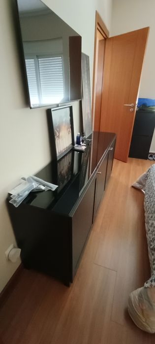 Aparador BESTA IKEA com vidro preto