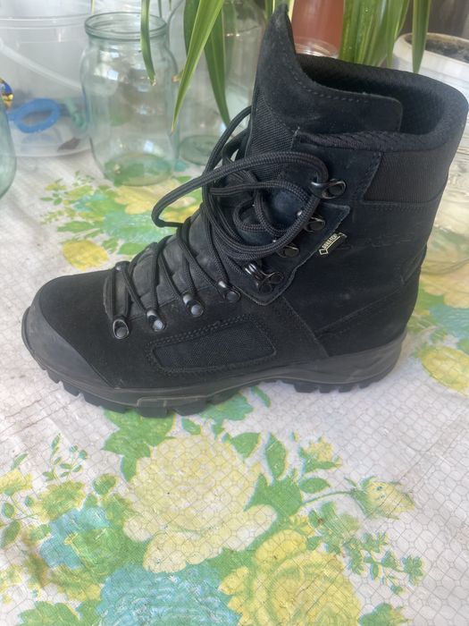 Продам берці LOWA BREACHER