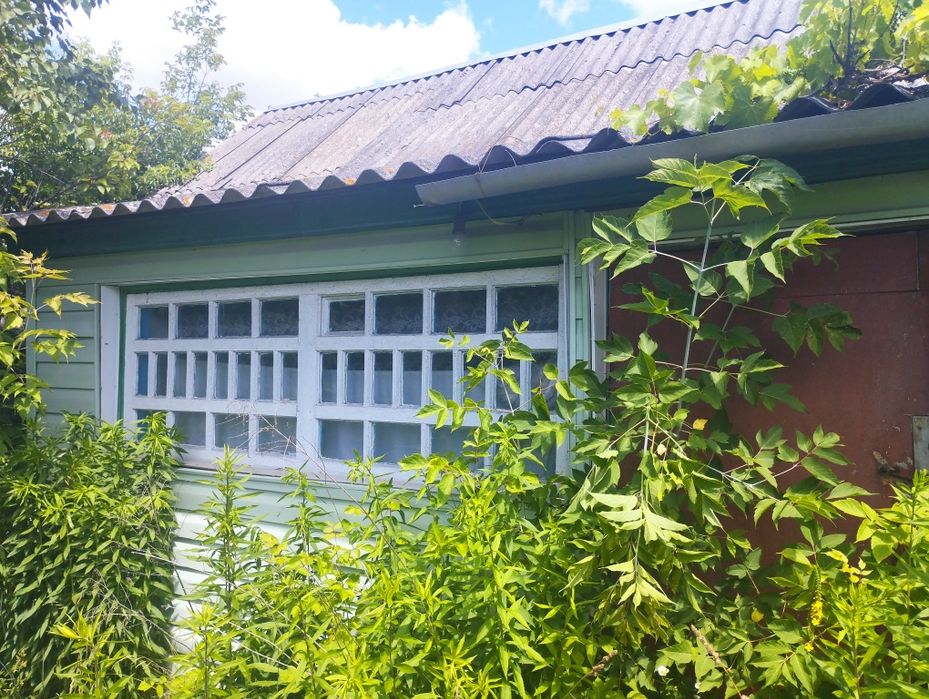 Продам земельну ділянку з будинком